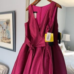 Formal event dress. Sleeveless, side pockets, tie at waist for front or back